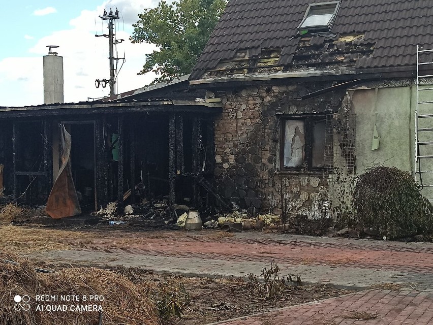 Krajobraz po wielkim pożarze w Rzędzinach. Pogorzelcy sprzątają i potrzebują wsparcia