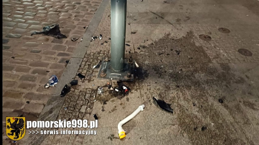 Gdańsk: Nocny rajd samochodem po Długiej. 2 osoby ranne. Kierowca, 30-latek z Gdyni zatrzymany przez policję
