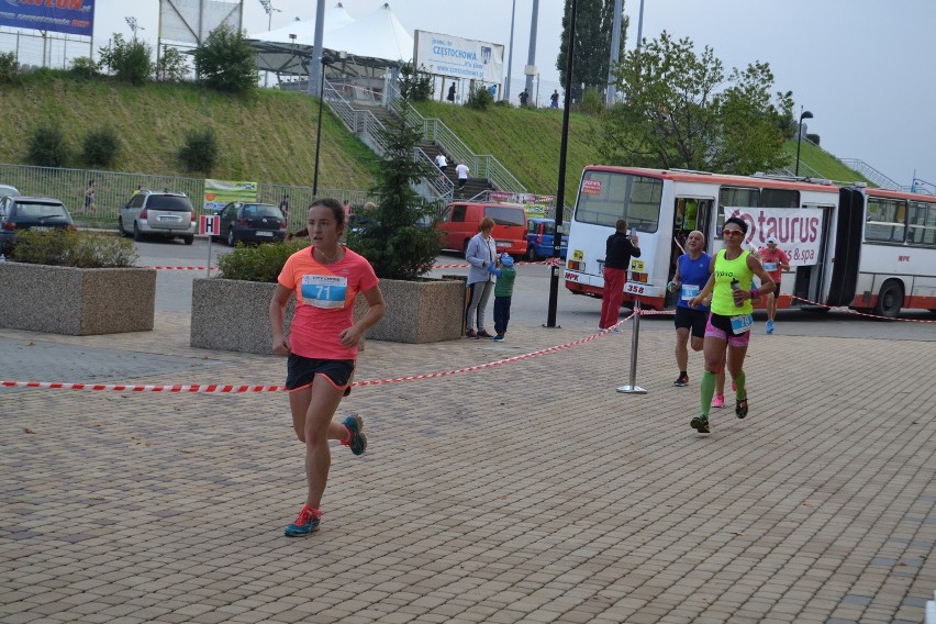 City Cross Częstochowa: 230 biegaczy na trasie miejskiego katorżnika [ZDJĘCIA]