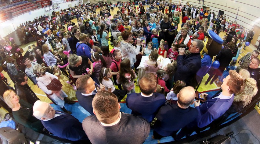 Rok temu był 20. bal Radość Wasza, radość nasza. W tym roku jest pandemia [ZDJĘCIA, VIDEO]