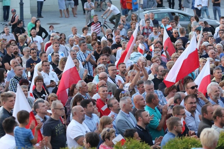 Wielka manifestacja w centrum Kielc „Wolne Sądy” z tysiącami uczestników  