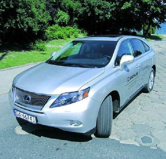 Tak prezentuje się lexus RX 450h z napędem hybrydowym