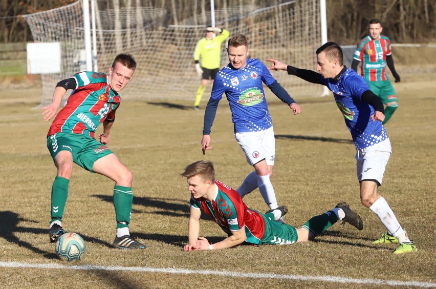 Klasa okręgowa. Piłkarze Świtu Ćmielów wygrali na inaugurację rundy wiosennej z Orlętami Kielce 3:1. Zobacz zdjęcia