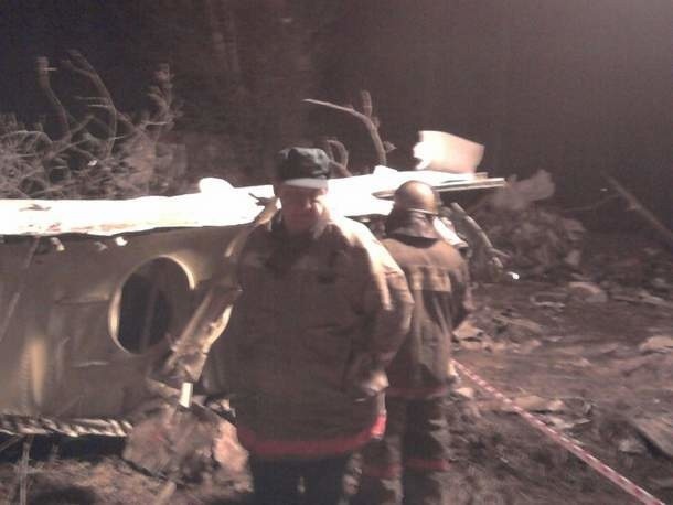 Ekipy ratunkowe na miejscu katastrofy w Smoleńsku