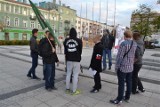 Częstochowa: Pikieta przeciwko islamizacji Polski przyciągnęła tylko samych organizatorów [ZDJĘCIA]