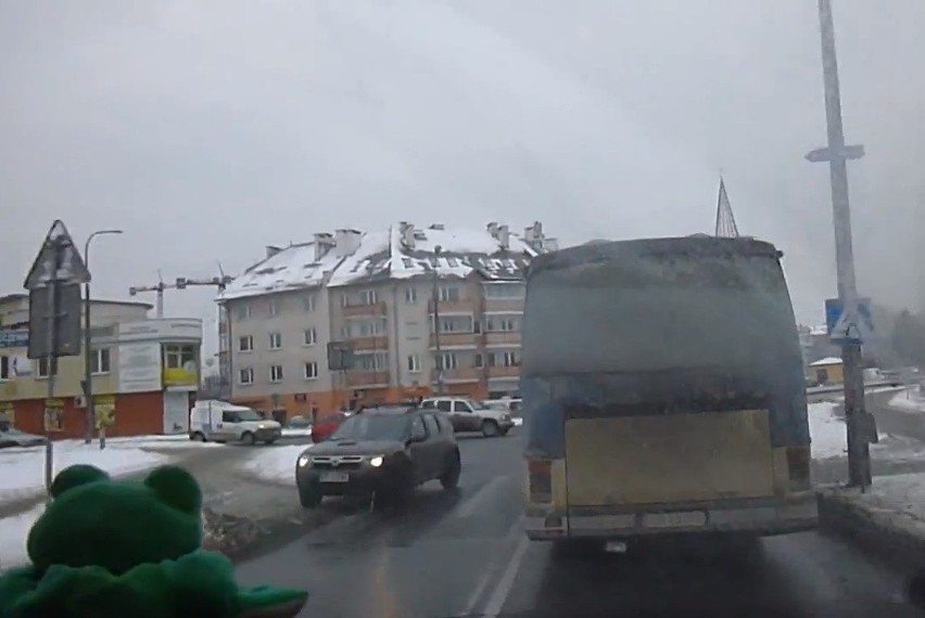 Kraków. Policja ocenia rajd karetki na sygnale [WIDEO]