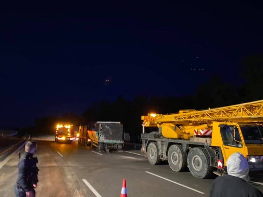 Wypadek na S7 w Skarżysku. Zderzyły się dwie ciężarówki, jedna osoba ranna