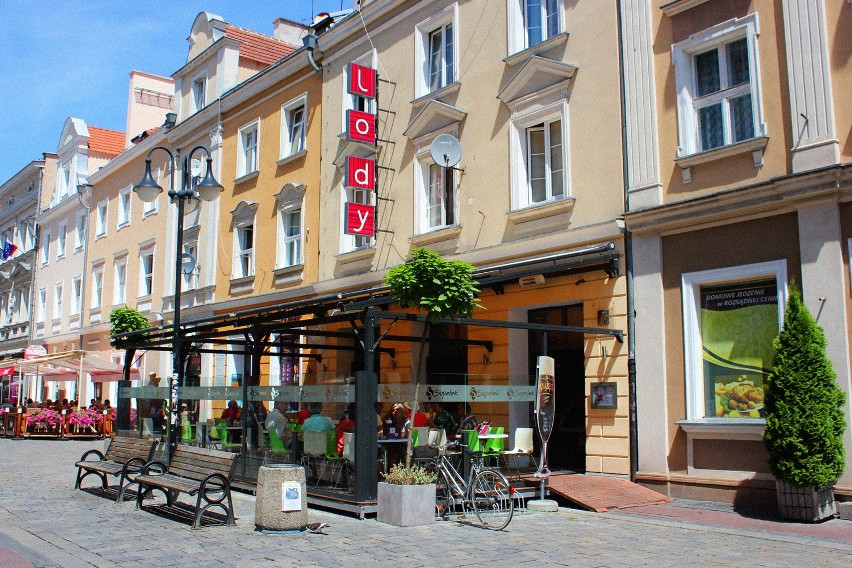 Lodziarnia opolskiej firmy na ulicy Krakowskiej.