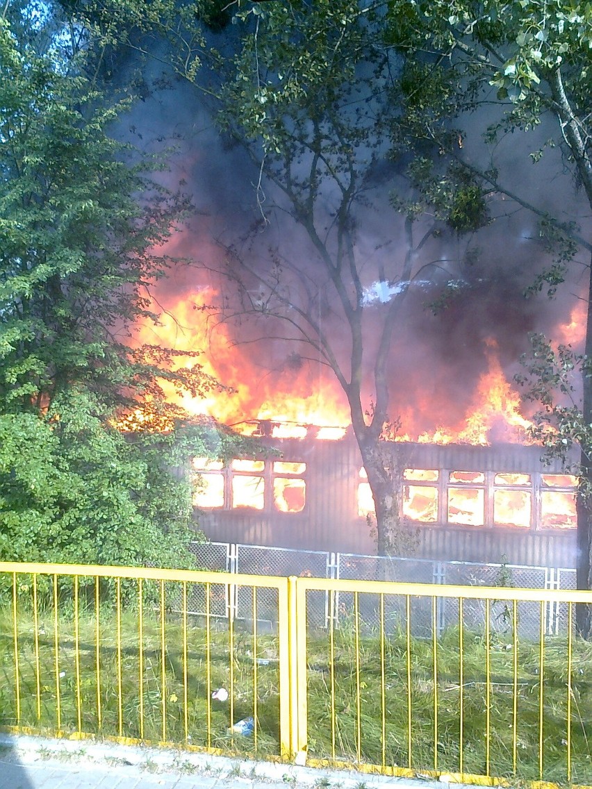 Pali się barak przy ulicy Obotryckiej w Szczecinie