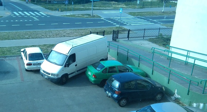 Najwidoczniej skośne parkowanie dostawczaków jest w Sokółce...