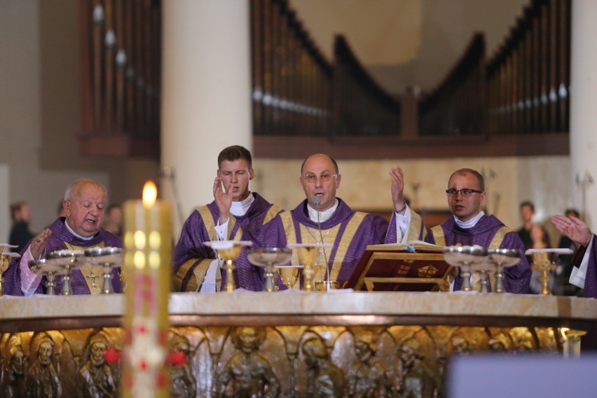 Pogrzeb arcybiskupa Szczepana Wesołego. Zmarły,, zgodnie ze...