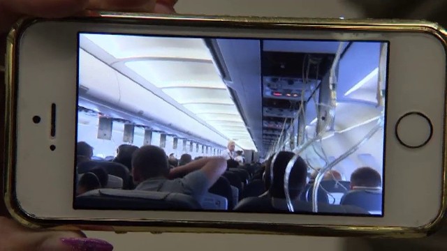 Samolot Eurolotu z polskimi pasażerami na pokładzie miał problemy techniczne.