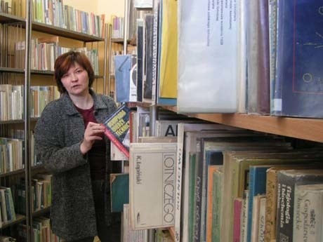&#8211; Cały czas mówi się o tym, że Polacy mało czytają. Wprowadzenie opłat za wypożyczanie książek tylko pogłębi to zjawisko &#8211; mówi Iwona Drażba, dyrektor Miejskiej Biblioteki Publicznej w Ełku