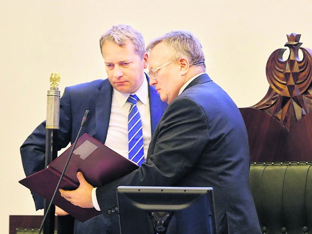 Marszałek województwa śląskiego Wojciech Saługa (po lewej) jest jednocześnie szefem regionalnych struktur PO. Ostatnie wybory do sejmiku o włos wygrała właśnie Platforma.