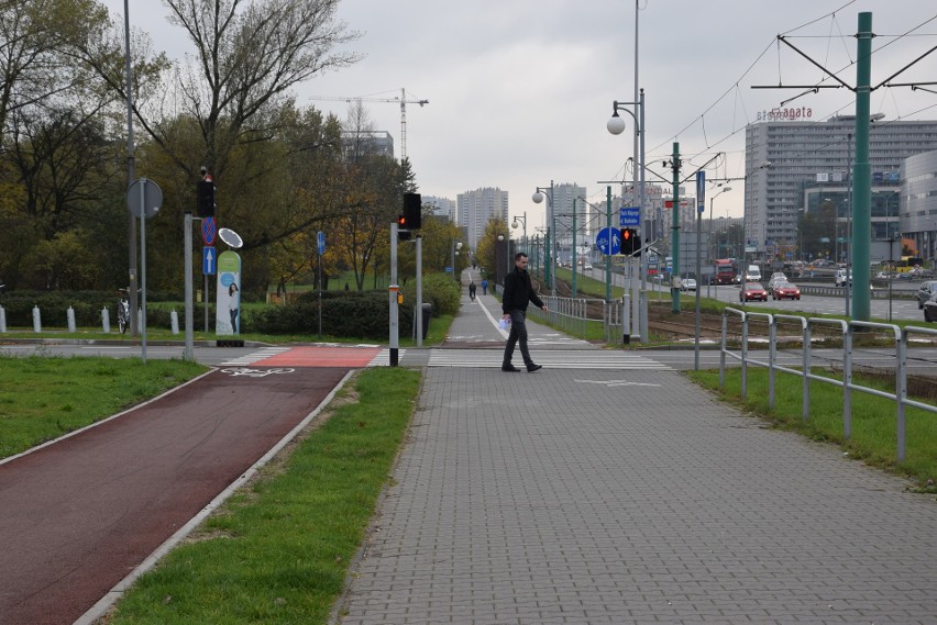 Przejazdy rowerowe na skrzyżowaniu Chorzowskiej i...