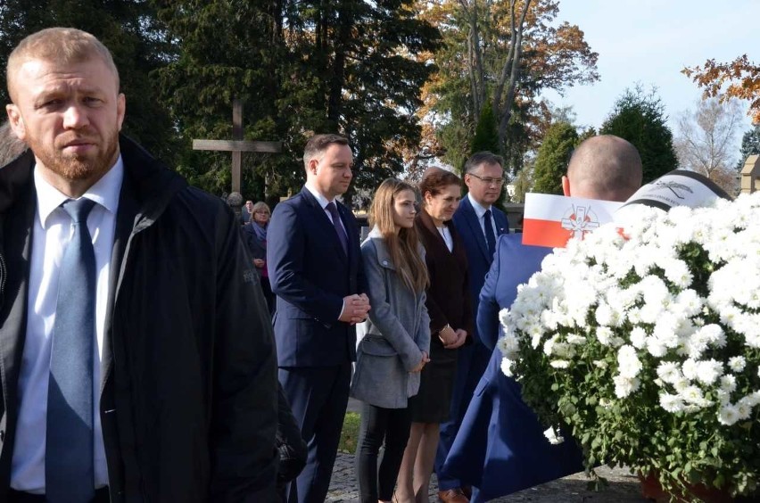 Nowy Sącz. Andrzej Duda wsparł kwestę na sądeckiej nekropolii 