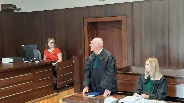 Tomasz Komenda nie pojawił się w poniedziałek przed opolskim sądem, jak wyjaśnili jego pełnomocnicy, ze względów zdrowotnych.