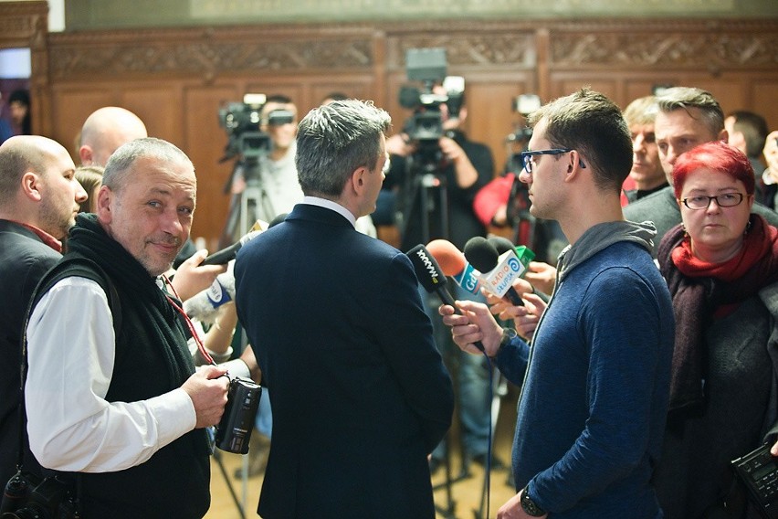 Robert Biedroń - konferencja prasowa w słupskim ratuszu