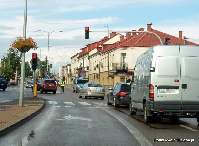 Grajewo. Wypadek na ul. Piłsudskiego. Karambol na ul. Piłsudskiego. Zderzyło się 6 pojazdów (zdjęcia)