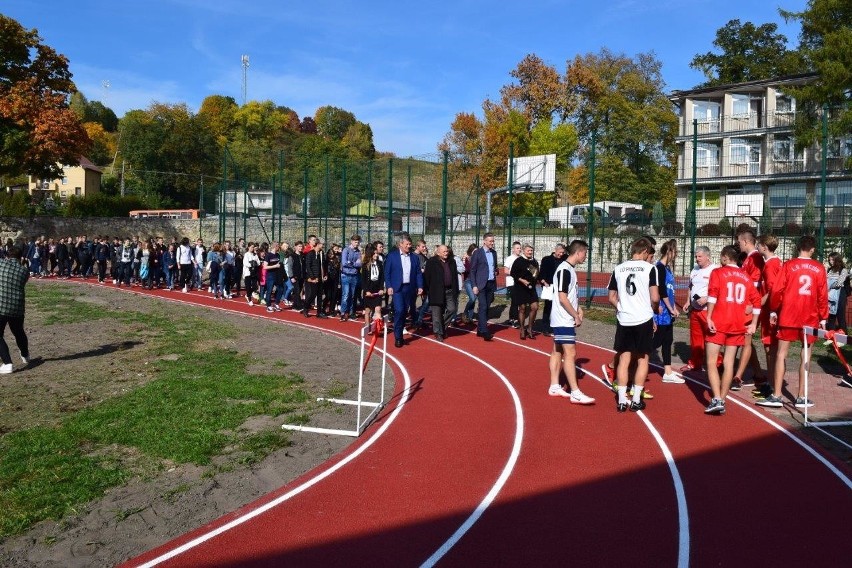 Pińczowski "Kołlataj" zmodernizowany. Jest nowa bieżnia i sala do aerobiku. Zobacz efekty 