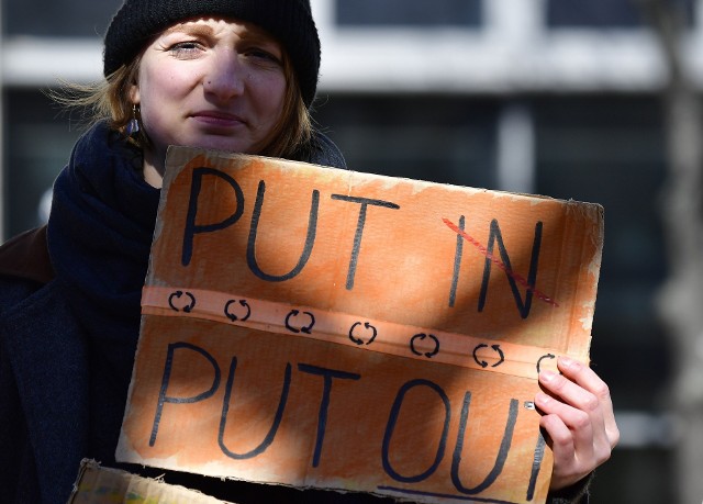 W Berlinie przed ambasadą Rosji odbył się protest przeciwko Putinowi.