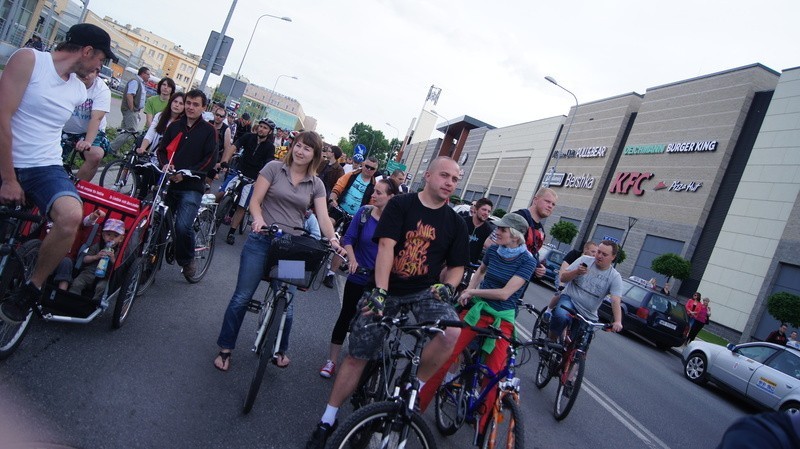 W piątek przez Radom przejechało około trzystu rowerzystów.