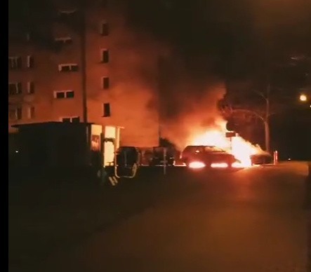 Pożar samochodów na os. Tysiąclecia w Nowej Hucie