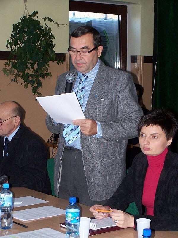 Burmistrz Ireneusz Ożdżyński nie przekonał radnych do projektu budżetu, więc postanowił przekonać do słuszności swoich decyzji mieszkańców gminy.