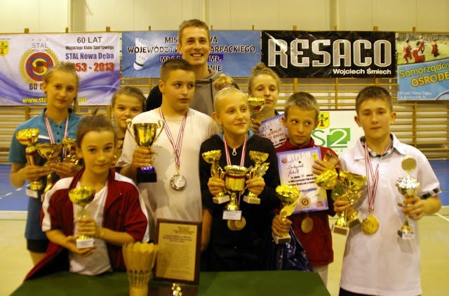 Trener młodych badmintonistów z Nowej Dęby Mateusz Czachor miał powody do olbrzymiego zadowolenia.