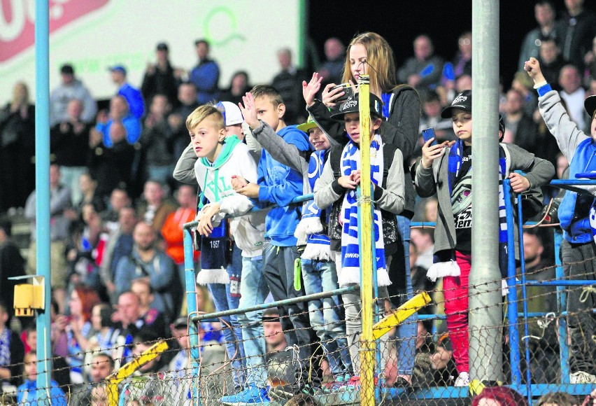 W niedzielę trybuny Stadionu Miejskiego po brzegi wypełnili...