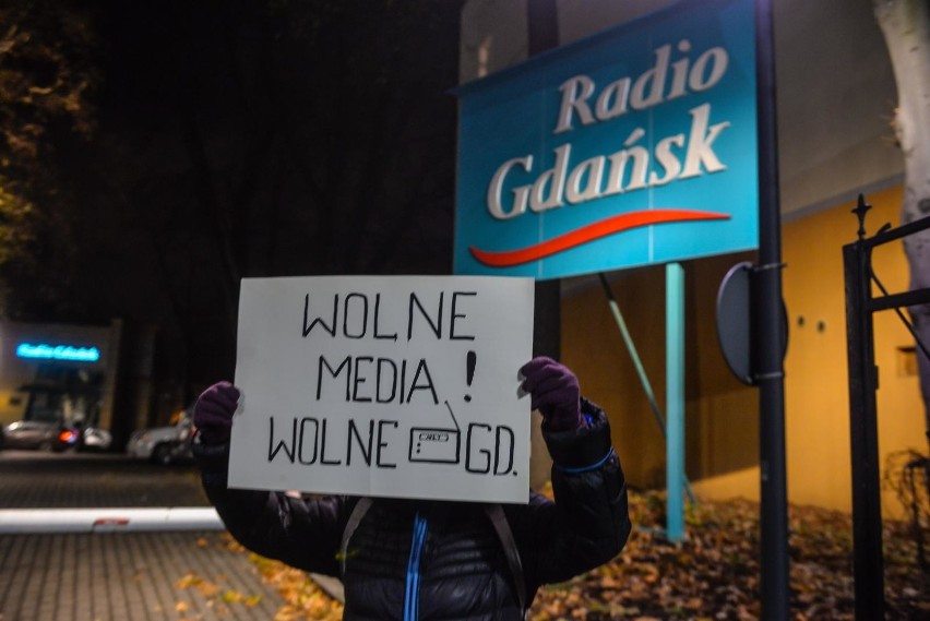 Protest przed siedzibą Radia Gdańsk w obronie zwalnianych...