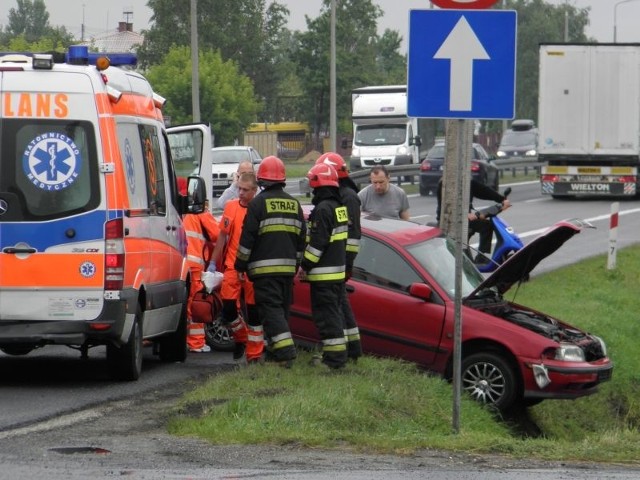 Po poniedziałkowym wypadku w Wielogórze do szpitala zostali dowiezieni pieszy i kierowca samochodu, który go potrącił.
