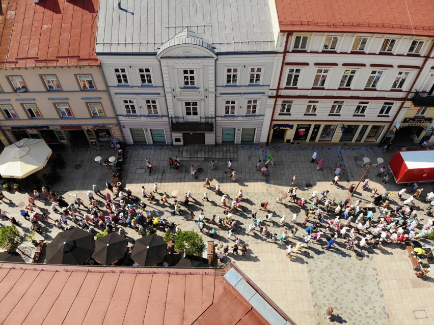 Lubelska pielgrzymka wyruszyła w drogę na Jasną Górę (ZDJĘCIA, WIDEO Z DRONA)