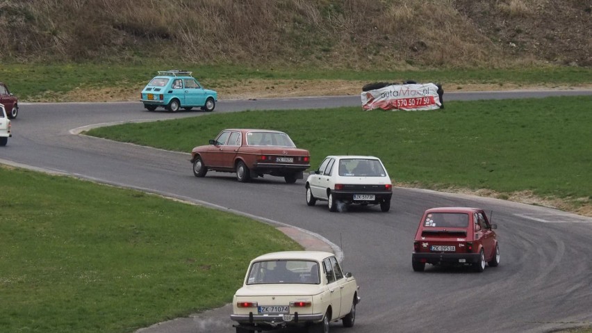 Piknik Motoryzacyjny rozpoczął się o godz. 10, na płycie...