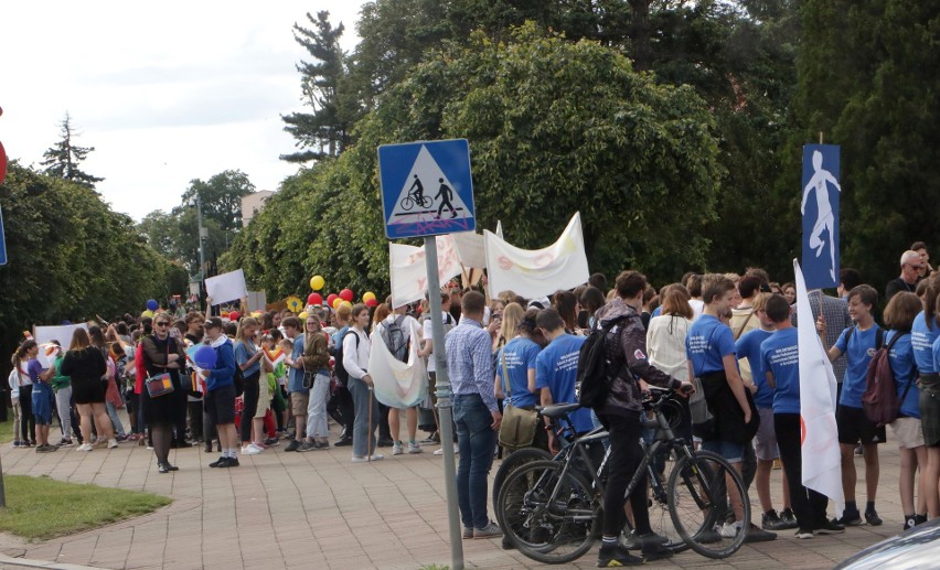 Urodzinowy przemarsz kilkuset grudziądzan ulicami centrum...