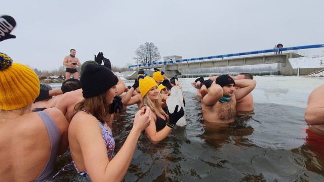 Podlaski Klub Morsów hartował się w rzece Supraśl