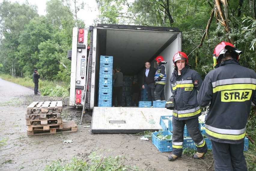 Na A4 w Katowicach przewrócił się tir