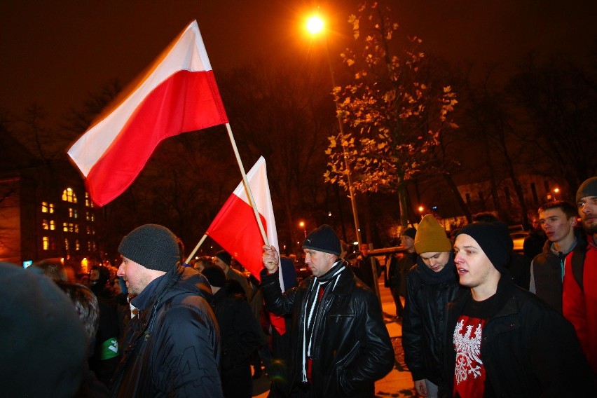 Protest pod Urzędem Wojewódzkim. Chcą powtórzenia wyborów...