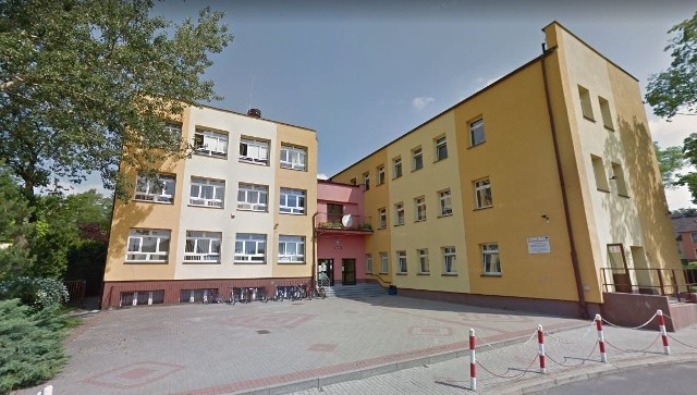 Koronawirus w Szkole Podstawowej nr 20 w Opolu. Sześć klas wysłanych na kwarantannę, zakażona COVID-19 jest jedna z nauczycielek.
