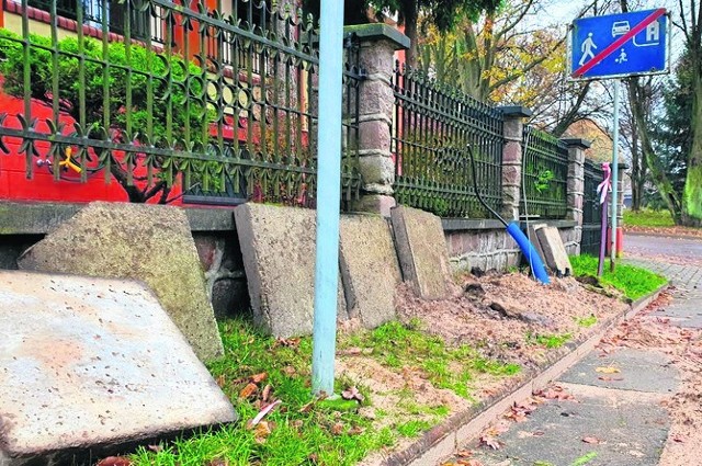 Widoki  na ulicy Pogodnej  po  działaniach firmy wymieniającej  oświetlenie nie są  „pogodne”.