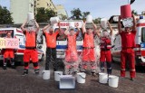 Ratownicy medyczni oblali się wodą w ramach akcji Ice Bucket Challenge [FILM, zdjęcia]