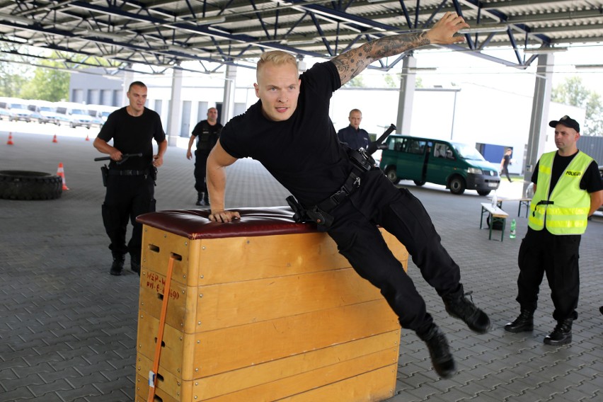 Kraków. Policyjne pary patrolowe zmagały się na zawodach