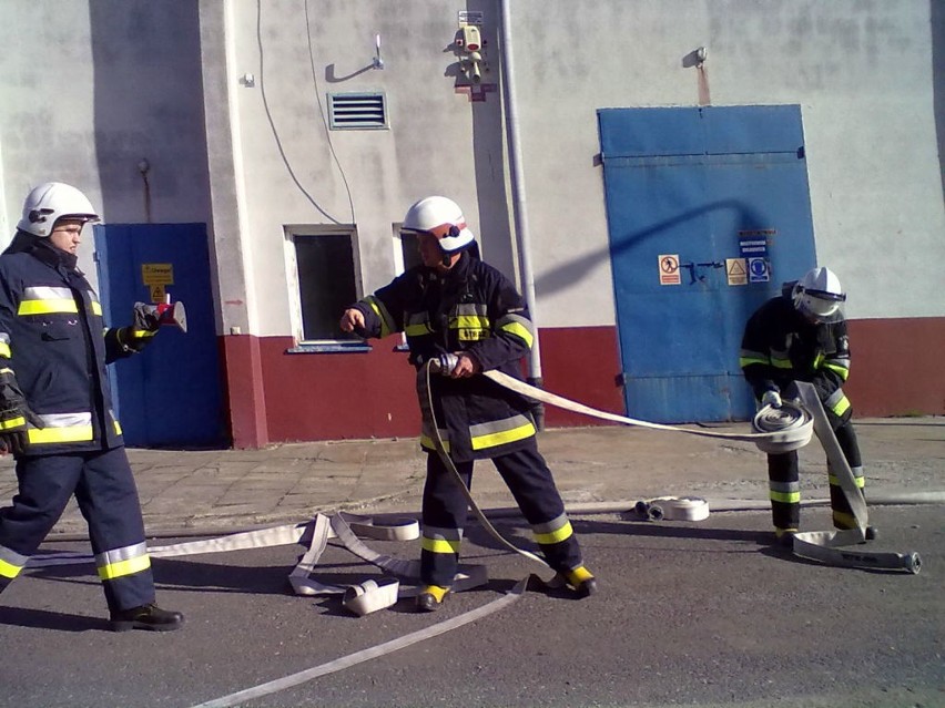 W akcji brało udział 10 zastępów straży pożarnej.