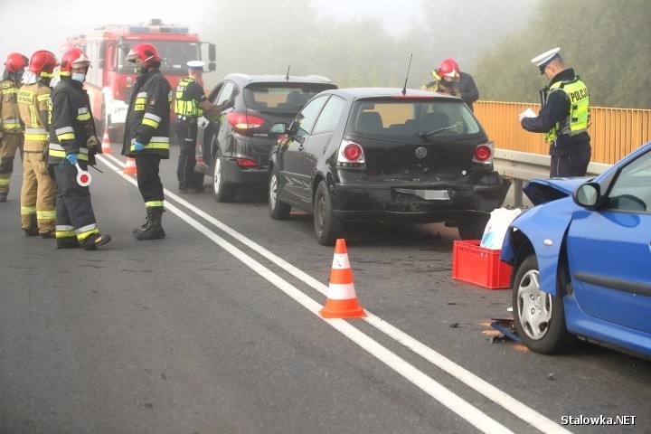 Wypadek w Brandwicy na moście. Ranne zostały dwie kobiety (ZDJĘCIA)