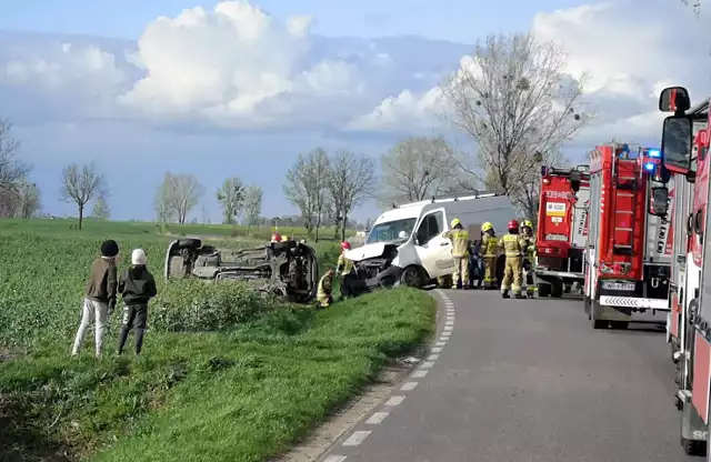 (2.04.2024) Wypadek na drodze między Okrzeszycami i Sulimowem w gminie Żórawina pod Wrocławiem.