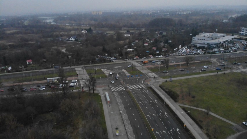 Kraków. Ulica Lema kiedyś była ścierniskiem, dziś tętni życiem otoczona osiedlami [ZDJĘCIA]