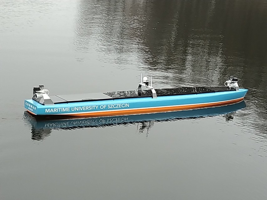 Szczecin. Testy modelu statku autonomicznego Akademii Morskiej na wodzie