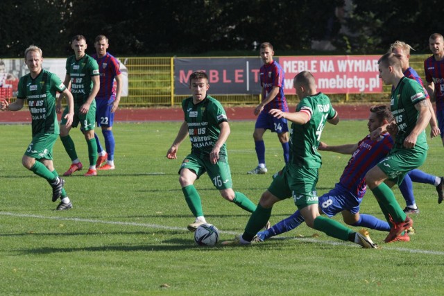 2.10.2021 r. Trzecioligowe derby Śląska: Gwarek Tarnowskie Góry - Polonia Bytom.  Zobacz kolejne zdjęcia. Przesuwaj zdjęcia w prawo - naciśnij strzałkę lub przycisk NASTĘPNE