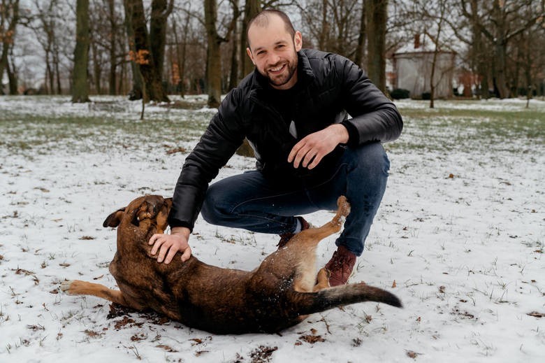 Jak czytamy w opisie: Stanisław "jest mężczyzną bardzo...