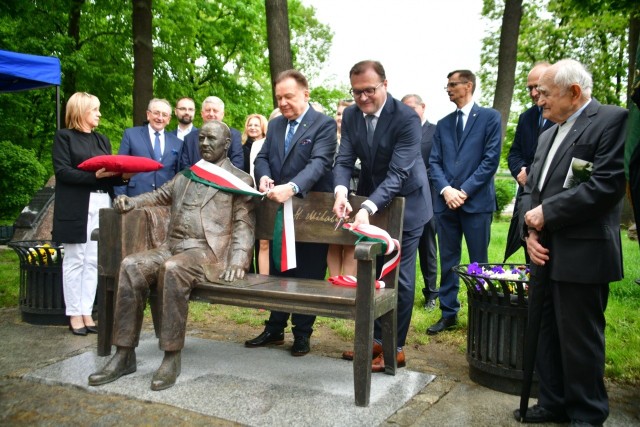 W sobotę, 22 maja w Parku Kościuszki odsłonięta została ławeczka Stanisława Mikołajczyka. W wydarzeniu uczestniczyli między innymi marszałek Adam Struzik i prezydent Radosław Witkowski.